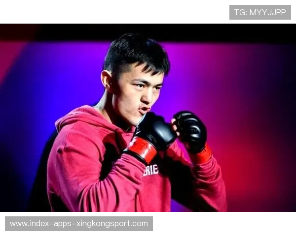 UFC飞膝出击成为当晚最大亮点