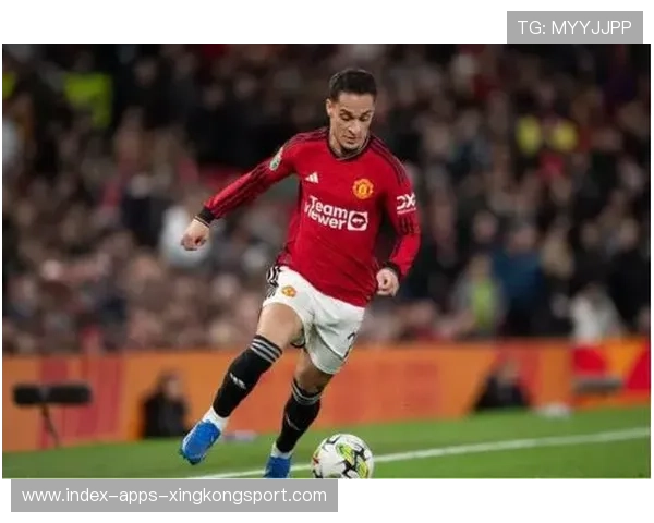 曼联边路推进充满活力,安东尼变向流畅