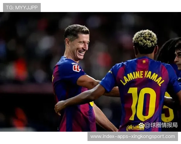 巴萨莱万快速插上头球破门续写高光时刻