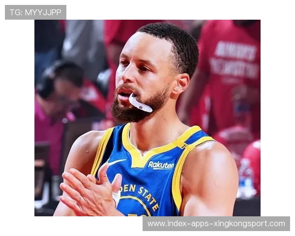 库里两记高难度三分连中，勇士气势如虹